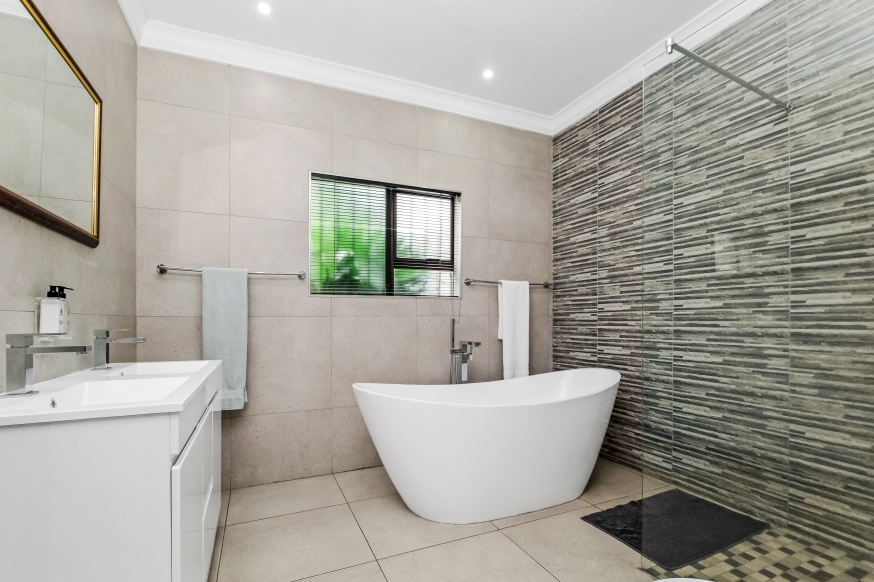 Fair Glen Double Room with Pool View